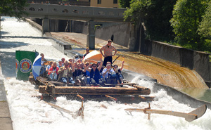 Rafting auf einem Fluss im Alpenvorland