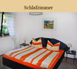 Schlafzimmer mit Doppelbett